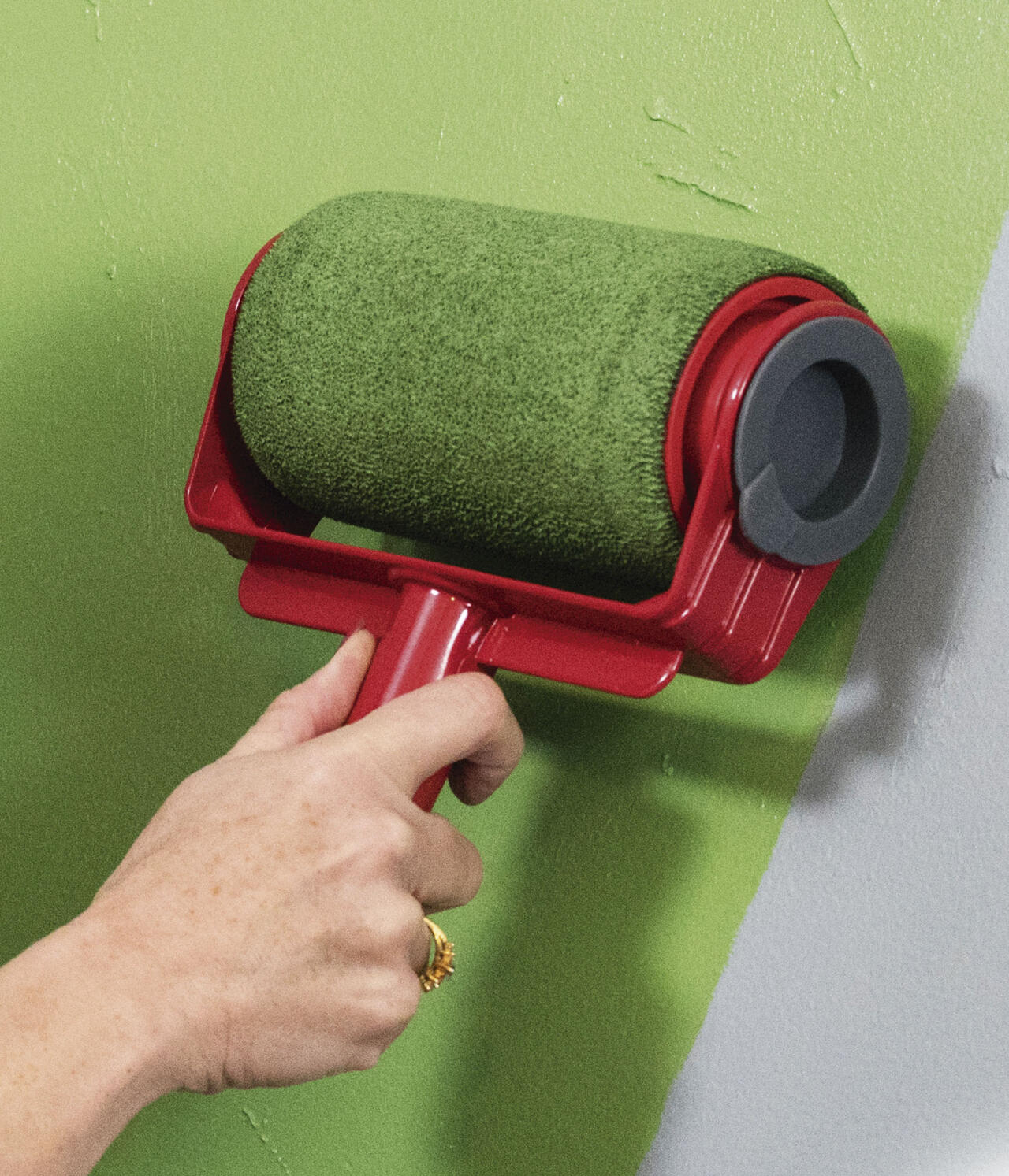 Rodillo de pintura recargable con palo extensible para áreas difíciles